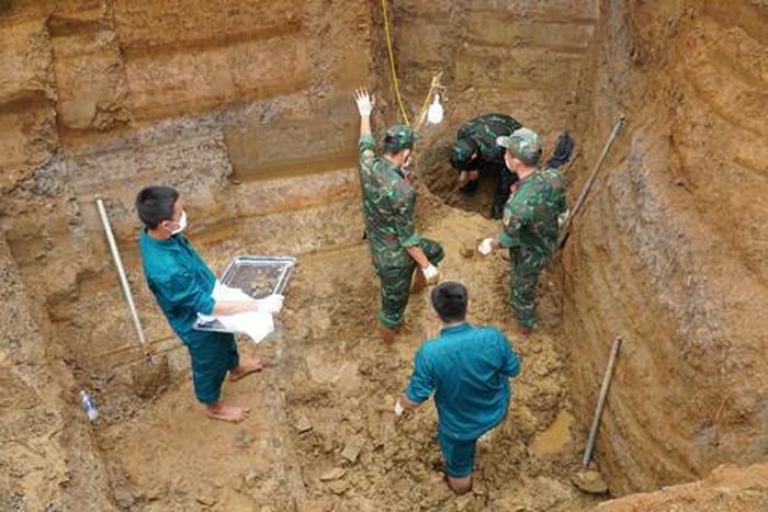 Lực lượng tìm kiếm đã phải đào sâu khoảng 10m với hơn 1.000m3 đất để tìm kiếm, quy tập hài cốt các anh hùng liệt sĩ