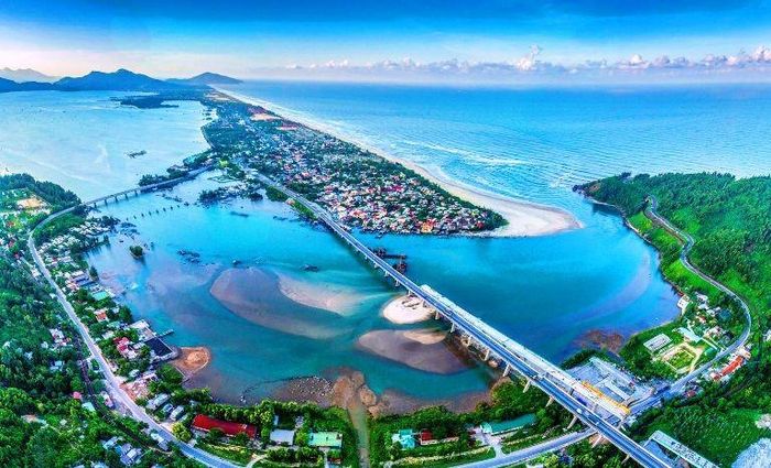 Vịnh Lăng Cô - vịnh đẹp thế giới