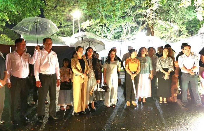 Lãnh đạo tỉnh và đại diện các sở, ban, ngành tham dự chương trình.