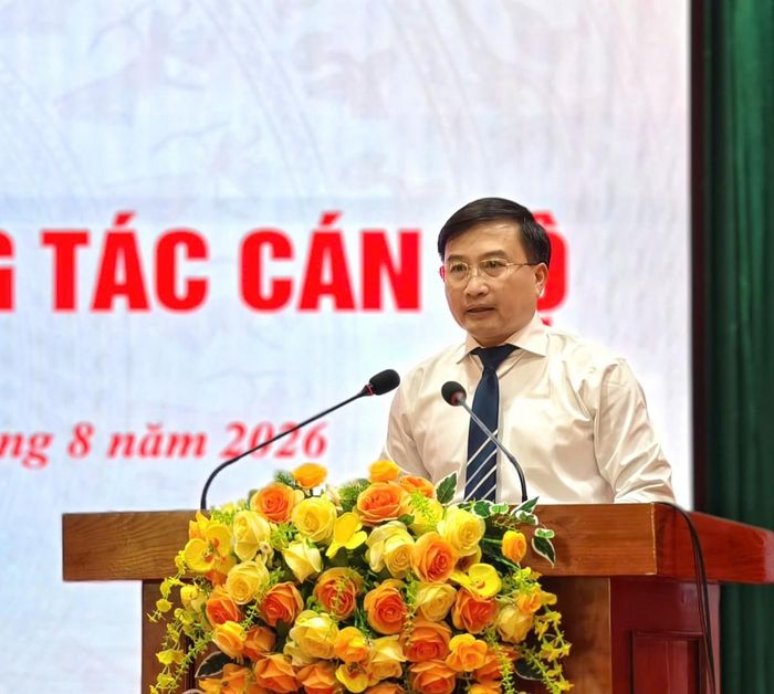 Ông Phạm Mạnh Duyệt, Ủy viên Ban Chấp hành Đảng bộ tỉnh, Tân Bí thư Đảng ủy xã Nà Hang phát biểu nhận nhiệm vụ.