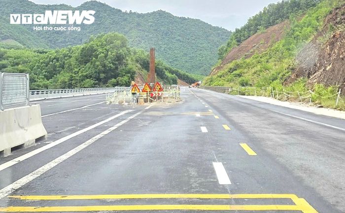 Ông Dương Đức Nam, Giám sát trưởng Công ty cổ phần Tư vấn xây dựng công trình giao thông 2, cho biết dự án đã hoàn thành khoảng 97% khối lượng. 3% còn lại chủ yếu là biển báo, hộ lan và một số hạng mục an toàn giao thông. Mặt đường cơ bản hoàn thành, sơn kẻ đường cũng đã xong.