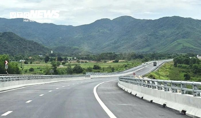 Khi hoàn thành, dự án mở rộng cao tốc đoạn La Sơn - Hoà Liên sẽ góp phần từng bước hoàn chỉnh hạ tầng giao thông theo quy hoạch, bảo đảm đồng bộ, hiện đại; nâng cao năng lực khai thác nhằm phát huy vai trò của tuyến cao tốc Bắc - Nam phía Đông trong việc kết nối giữa các địa phương, bảo đảm quốc phòng, an ninh trong vùng và cả nước.