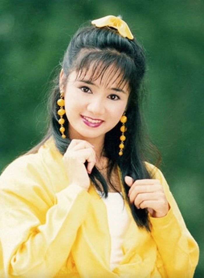 Ở tuổi 18, Thu Hà bắt đầu chụp ảnh lịch khi còn là thành viên Đoàn nghệ thuật Quân khu 2; cát-sê thời điểm ấy là 5 cuốn lịch
