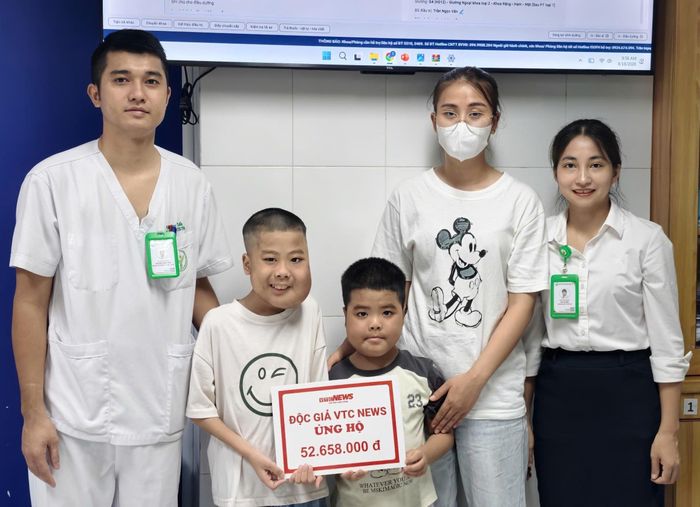Sau bài viết về hai anh em cùng mắc bệnh, bạn đọc VTC News đã chung tay gửi 52.658.000 đồng hỗ trợ các em.