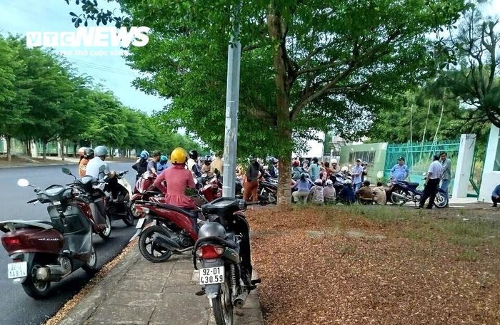 Hơn 1 năm qua, hàng trăm công nhân vẫn “dài cổ” chờ công ty giải quyết BHXH.