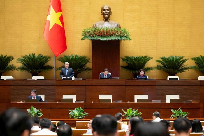 Chủ tọa điều hành phiên làm việc sáng 19-8. Ảnh: media.quochoi.vn