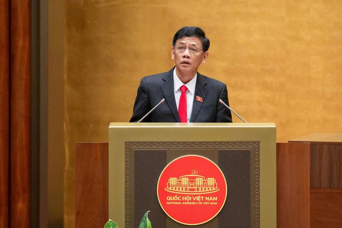 Chủ tịch Hội đồng Dân tộc của Quốc hội Lâm Văn Mẫn báo cáo thẩm tra. Ảnh: media.quochoi.vn