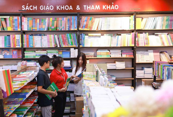 Nhà xuất bản Giáo dục Việt Nam đang tiếp tục in bổ sung khoảng 9 triệu bản sách giáo khoa. Ảnh: Thanh Tùng