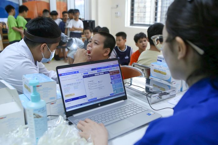 Kết quả khám sức khỏe được lập, cập nhật và liên thông vào Hệ thống Hồ sơ sức khỏe điện tử thành phố. Ảnh: Duy Khánh