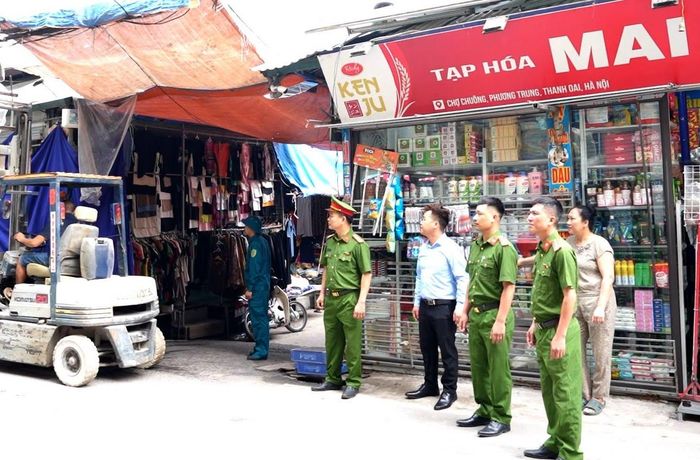 Lực lượng Công an giữ vai trò nòng cốt trong công tác giữ gìn an ninh, trật tự trên địa bàn xã Thanh Oai. Ảnh: Nguyễn Dũng
