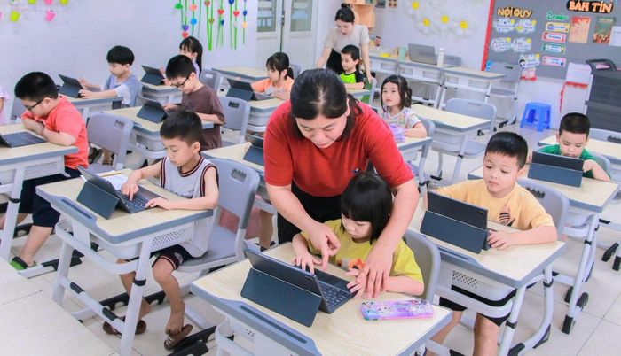 Việc kiểm tra định kỳ trên máy tính sẽ được tổ chức ở các trường học đủ điều kiện. Ảnh: NT