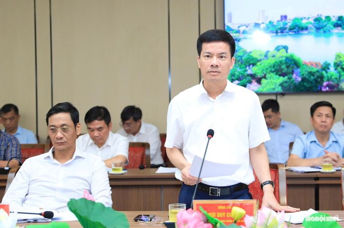 Phó Chủ tịch UBND thành phố Hà Nội Bùi Duy Cường phát biểu tại buổi làm việc. Ảnh: Quang Thái