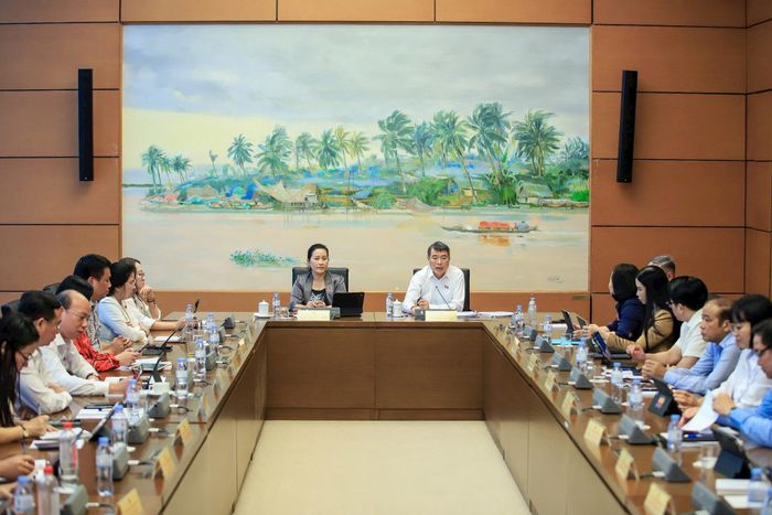 Quang cảnh phiên thảo luận tổ, sáng 19-8. Ảnh: HT