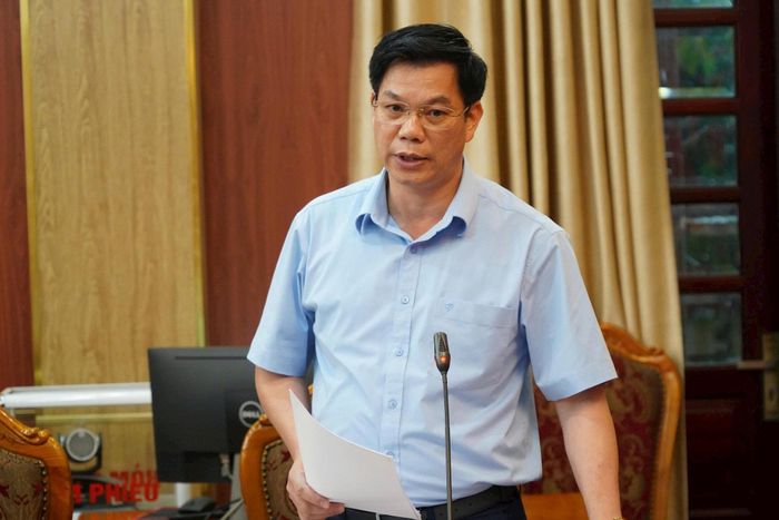 Bí thư Đảng ủy, Chủ tịch HĐND xã Quảng Bị Nguyễn Trường Năng báo cáo tại cuộc làm việc. Ảnh: Hồng Thái