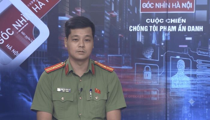 Thiếu tá Nguyễn Công Nhị cảnh báo về các thủ đoạn lừa đảo sử dụng dữ liệu cá nhân tại chương trình tọa đàm Góc nhìn Hà Nội: Cuộc chiến chống tội phạm ẩn danh. Ảnh: PV