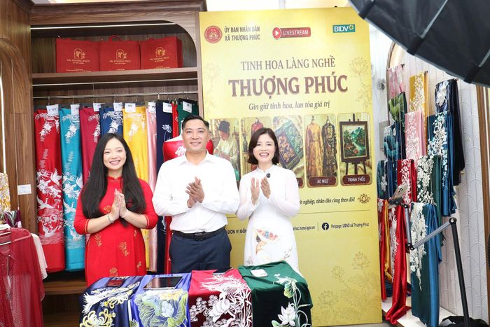 Thành công bước đầu của phiên livestream bán hàng, quảng bá sản phẩm tạo động lực để Thượng Phúc phát triển kinh tế số. Ảnh: Vũ Cường.