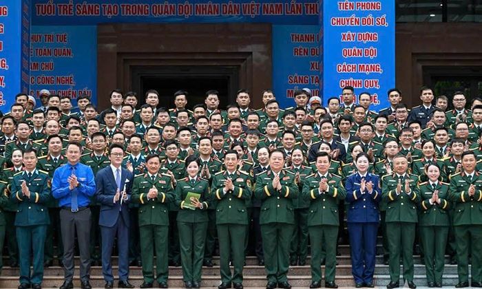 Đại tướng Phan Văn Giang, Đại tướng Nguyễn Trọng Nghĩa và các đại biểu dự hội nghị. Ảnh: PV