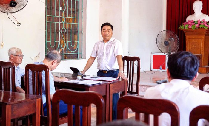 Lãnh đạo xã Đại Xuyên đối thoại, tháo gỡ vướng mắc giải phóng mặt bằng tuyến đường Tỉnh lộ 428. Ảnh: Thu Nghĩa