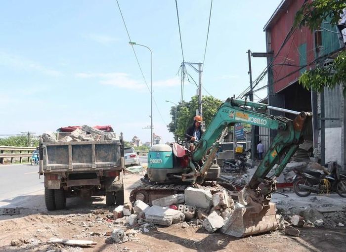 Công tác giải phóng mặt bằng được tập trung thực hiện quyết liệt. Ảnh: Thu Nghĩa