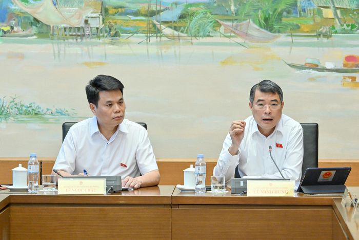 Thủ tướng Lê Minh Hưng dành nhiều thời gian phân tích những vấn đề lớn trong sửa đổi Luật Đất đai. Ảnh: TN