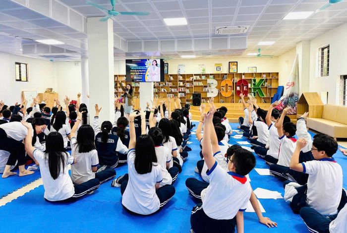 Các trường học đều có thư viện với đa dạng đầu sách phục vụ học sinh bước vào năm học 2026-2027. Ảnh: HM