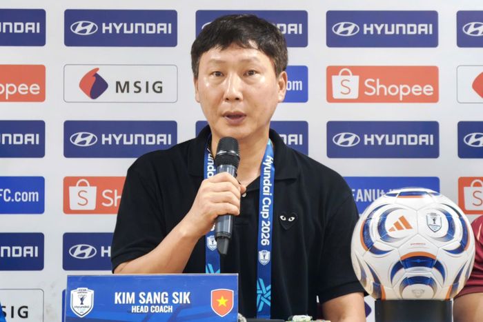 HLV Kim Sang-sik vui mừng khi tuyển Việt Nam lọt vào chung kết ASEAN Cup 2026. Ảnh: Ngọc Tú