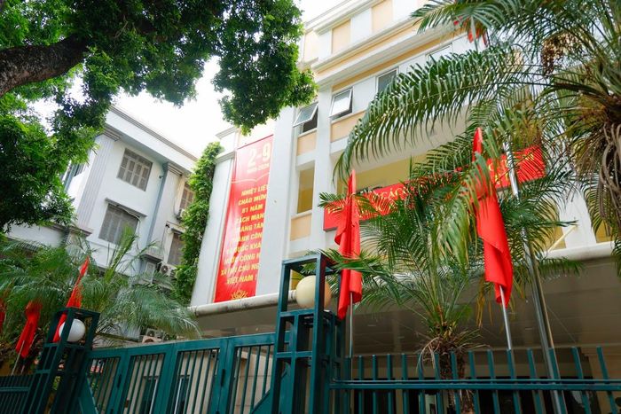 Với diện mạo rực rỡ sắc cờ hoa, Hoàn Kiếm đang hòa chung không khí phấn khởi của Thủ đô và cả nước, hướng về những dấu mốc lịch sử thiêng liêng của dân tộc, quyết tâm phát huy truyền thống, đoàn kết, chung sức xây dựng quê hương ngày càng phát triển.