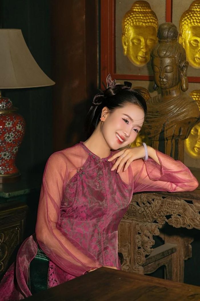 Vẻ ngoài ở tuổi 43 đằm thắm, dịu dàng và tinh thần an yên của Hồng Diễm.