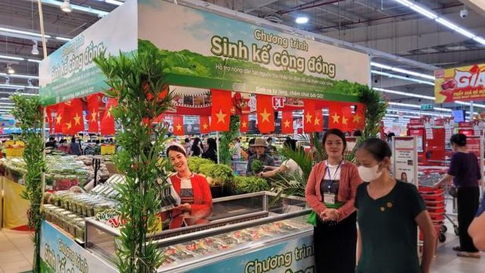 Chương trình "Sinh kế cộng đồng" được triển khai từ năm 2017 đến nay nhằm hỗ trợ cho sản phẩm thủ công, nông sản địa phương từ giai đoạn sản xuất đến tiêu thụ, từ đó góp phần tạo sinh kế bền vững cho người dân địa phương.