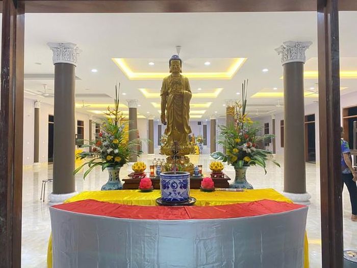 Nhờ không đốt vàng mã mà không gian chùa Phúc Sơn lúc nào cũng thanh tịnh, an lành.