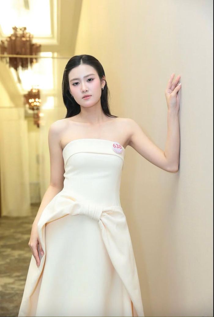 Phạm Vân Hà (SBD 638) sinh năm 2008, cao 1m75, quê nội ở Ninh Bình nhưng sinh ra và lớn lên tại Hải Phòng. Vân Hà có thành tích học tập nổi bật khi từng đạt giải Ba học sinh giỏi cấp thành phố môn Tiếng Pháp, giải Khuyến khích Olympic Hóa học và học sinh giỏi Sinh học cấp thành phố. Cô sở hữu IELTS 7.5 và chứng chỉ tiếng Pháp DELF B2.
