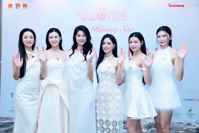 Top 53 Hoa hậu Việt Nam 2026 đang tăng cường tập luyện các kỹ năng cần thiết để chuẩn bị cho hành trình tiếp theo của cuộc thi. Trong số 53 thí sinh, Ninh Bình chiếm ưu thế khi có tới 6 người đẹp với 6 màu sắc riêng: từ chiều cao, kinh nghiệm nghệ thuật đến thành tích học tập và hành trình vượt qua giới hạn của bản thân.