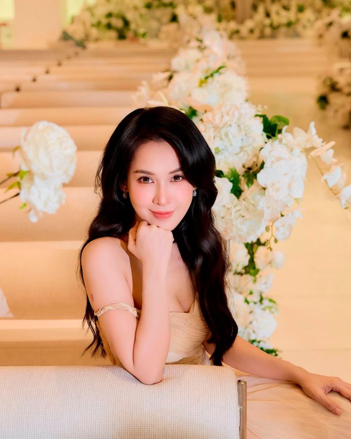 Diễn viên Tú Vi xinh tươi trong loạt ảnh mới, kèm theo đó là dòng trạng thái đầy suy ngẫm về cuộc sống.