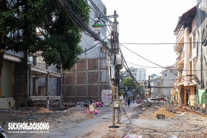 Ban Quản lý dự án đầu tư - hạ tầng phường Cầu Giấy cho biết, dự án có 103 tổ chức, hộ gia đình và cá nhân thuộc diện thu hồi đất. Đến nay, công tác giải phóng mặt bằng cơ bản hoàn thành với sự đồng thuận của toàn bộ các hộ dân liên quan.