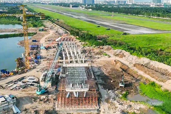 Nhiều hạng mục lớn trên công trường đang được tăng tốc để bảo đảm tiến độ chung của dự án. Ảnh: Tuấn Anh