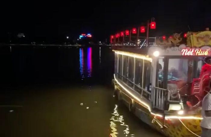 Hình ảnh cắt từ clip ghi lại sự việc. Ảnh chụp màn hình.