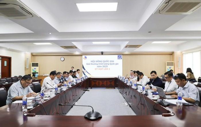 Toàn cảnh phiên họp. Ảnh: Thu Hiền