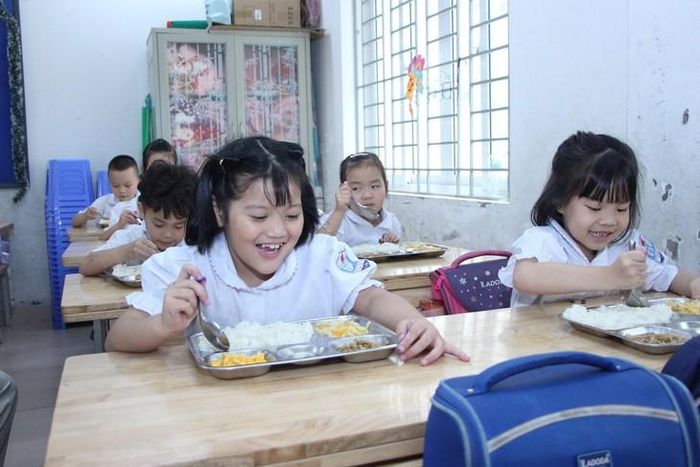 Bộ trưởng Bộ KH&CN đề xuất miễn thuế thu nhập doanh nghiệp cho đơn vị cung cấp suất ăn trường học. Ảnh: PV