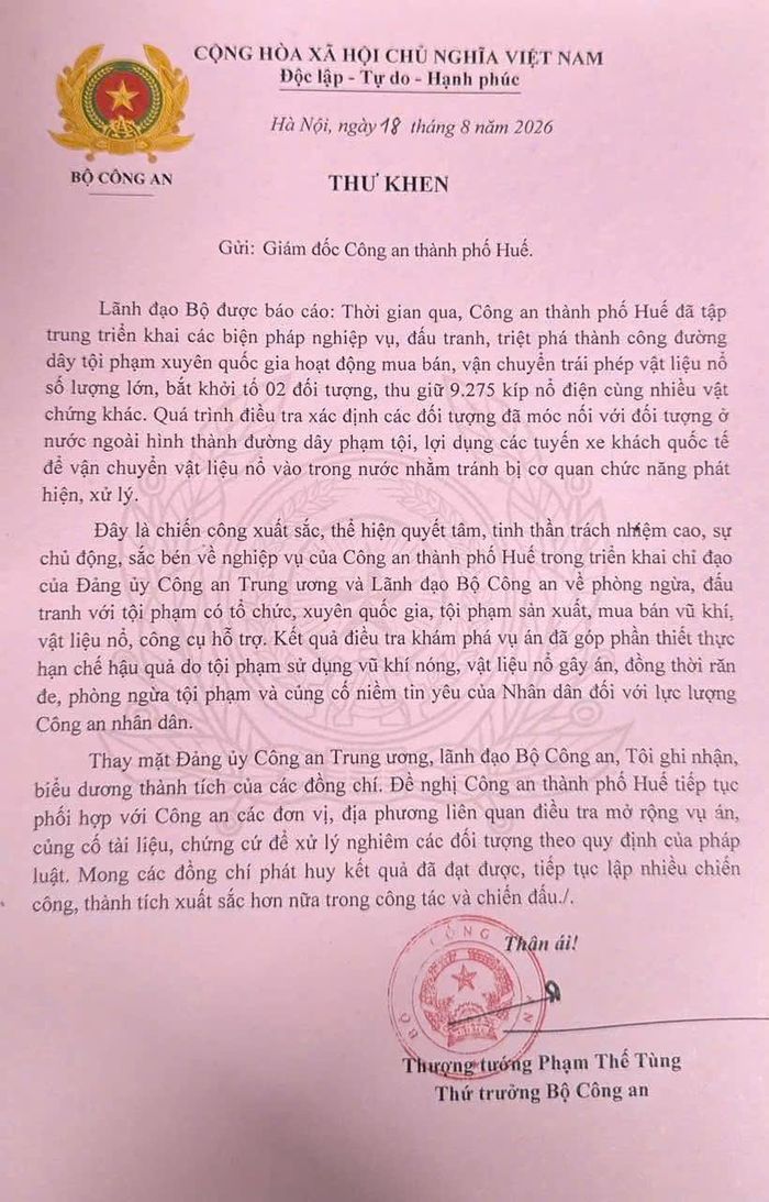 Thượng tướng Phạm Thế Tùng, Thứ trưởng Bộ Công an gửi thư khen Công an TP Huế. Ảnh: Công an cung cấp.