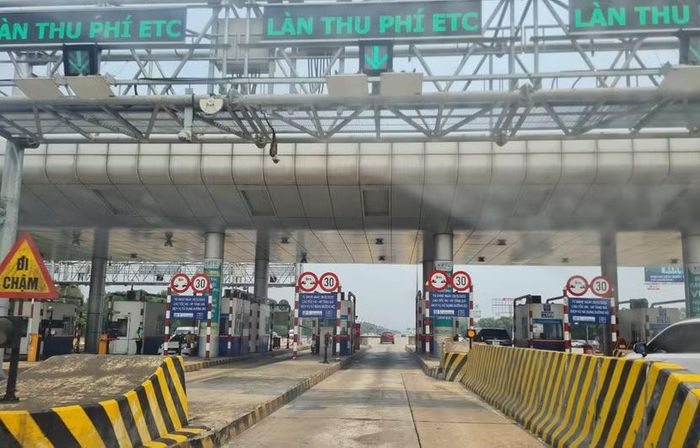 Phía VETC cho biết, sẽ tạm dừng thu khoản phí duy trì tài khoản 6.600 đồng/tháng
