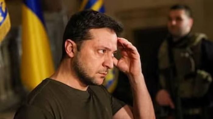Ông Zelensky ban bố thiết quân luật trên toàn lãnh thổ Ukraine ngày 25/2/2022, một ngày sau khi xung đột với Nga bùng phát, và liên tục gia hạn kể từ đó.