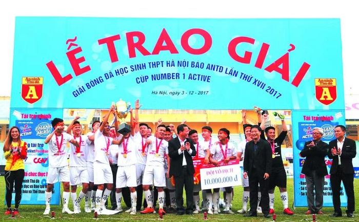 THPT Nguyễn Thị Minh Khai trải qua hành trình đáng nhớ và đăng quang mùa 2017