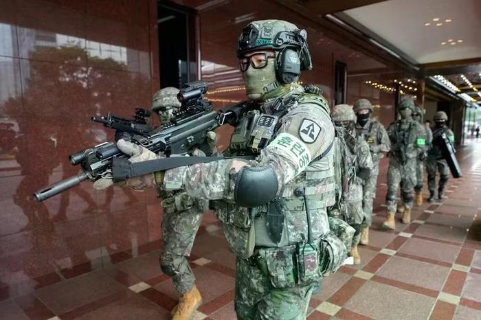 Binh sĩ Hàn Quốc diễn tập chống khủng bố trong khuôn khổ cuộc tập trận chung Ulchi Freedom Shield tại Seoul ngày 19-8-2026
