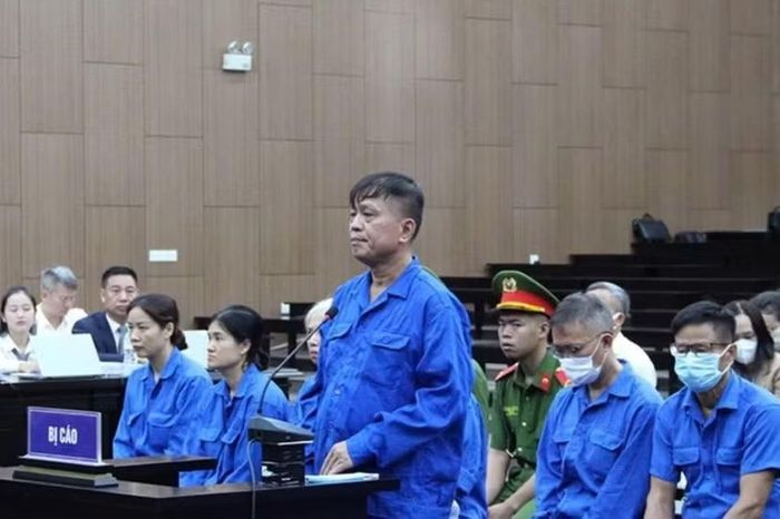 Cựu Thứ trưởng Nguyễn Bá Hoan tại phiên toà.