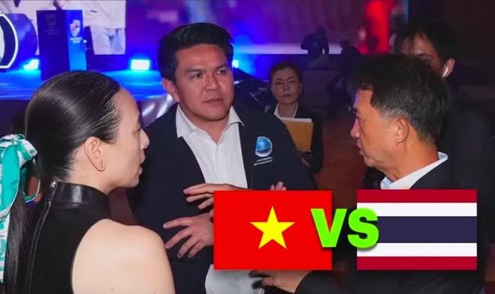 Bộ trưởng Surasak Panjaroenvorakul trực tiếp chỉ đạo các bên liên quan về việc phát sóng miễn phí chung kết ASEAN Cup 2026 phục vụ khán giả truyền hình Thái Lan (Ảnh: Thairath)