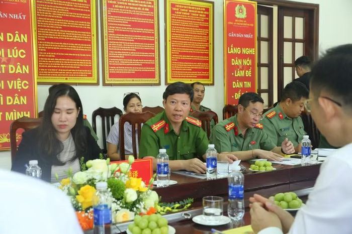 Thượng tá Nguyễn Văn Đồng, Trưởng Công an phường Xuân Đỉnh phát biểu tại buổi làm việc