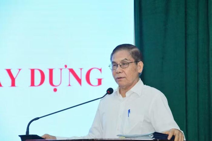 Luật sư Nguyễn Quốc Tuấn chia sẻ tại hội nghị.
