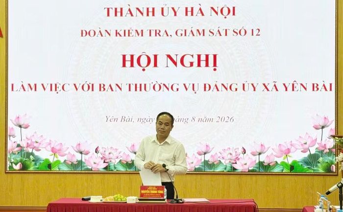 Trung tướng Nguyễn Thanh Tùng phát biểu chỉ đạo tại buổi làm việc với Đảng ủy xã Yên Bài