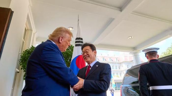 Cùng thời điểm, ông Trump tuyên bố Mỹ sẽ thu hẹp quy mô tập trận chung với Hàn Quốc. Tổng thống Mỹ cho rằng các cuộc tập trận tốn kém và gửi tín hiệu không phù hợp tới Triều Tiên, đồng thời nhắc tới việc Washington phải gánh phần lớn chi phí.