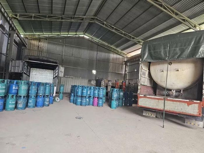 Khu vực tập kết, san chiết khí gas trái phép